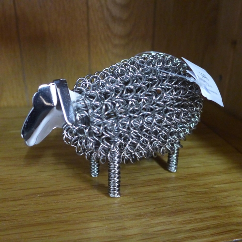 1467 - A metal wiggle lamb (WGSHCN05)   #