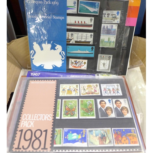 674 - Stamps; GB year packs and souvenir packs