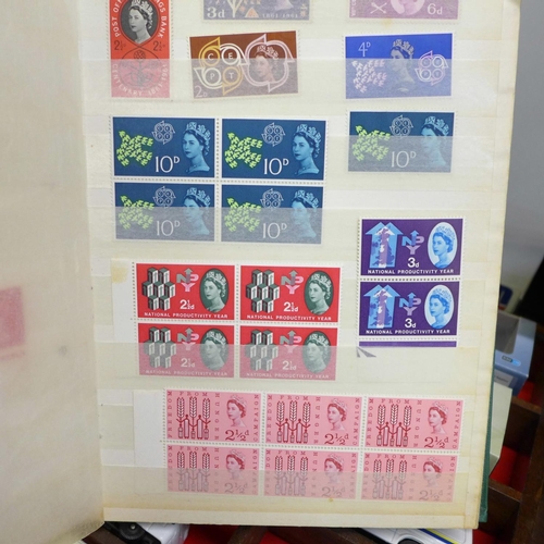 679 - A collection of stamps