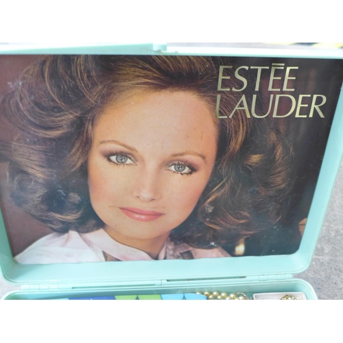 728 - An Estee Lauder box with vintage make up bags, compact, costume jewellery and a bead bag