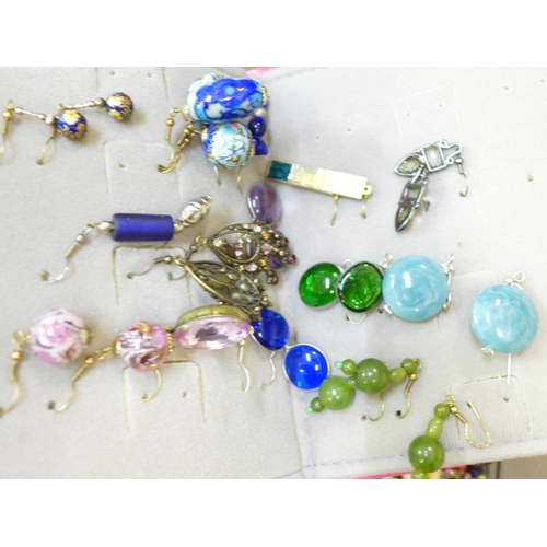 756 - Vintage and modern costume jewellery