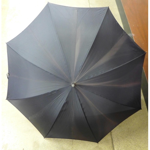 814 - An umbrella/parasol