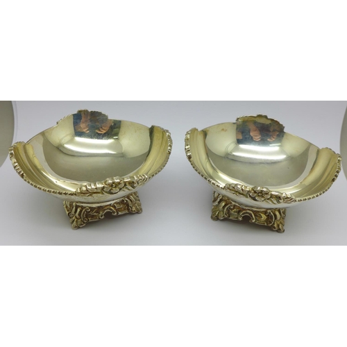 849 - A pair of white metal bon bon dishes, cased