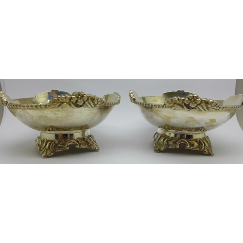 849 - A pair of white metal bon bon dishes, cased