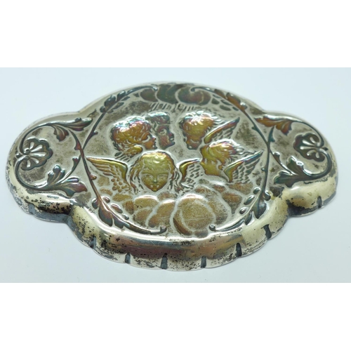 855 - A silver pin tray decorated with Reynolds angels, by William Comyns, 41g, 12cm