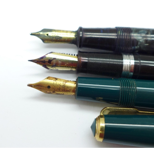 913 - Six pens including three with 14ct gold nibs and a silver Yard-O-Led pencil, pencil a/f