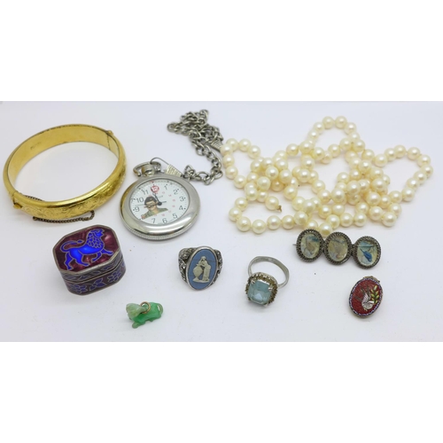 917 - Jewellery, etc., including an enamel pill box