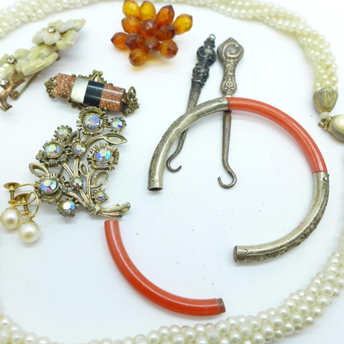 926 - Costume jewellery, etc., a/f