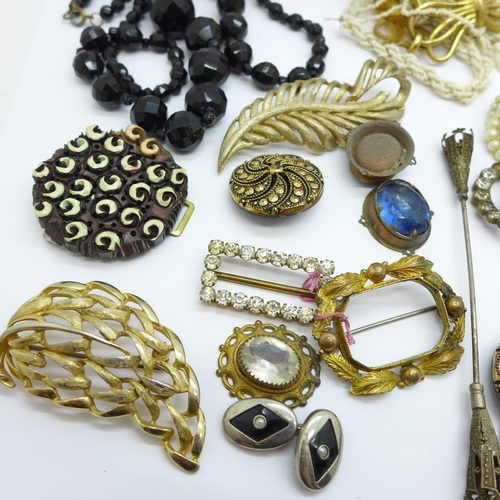 929 - Costume jewellery