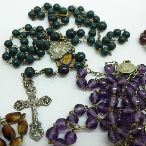 933 - A collection of rosaries including agate and bloodstone