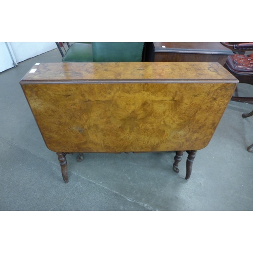 84 - A Victorian figured walnut Sutherland table