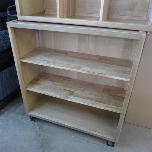 1624 - A Logan low bookcase