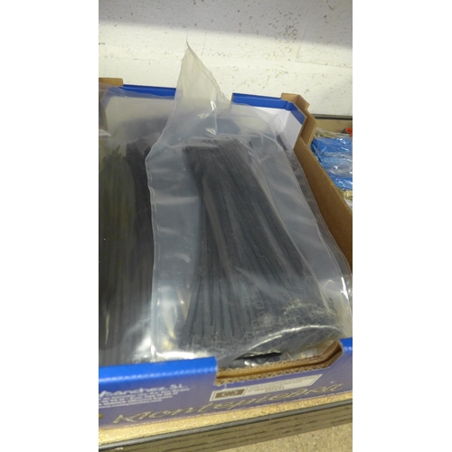 2110 - Large qty. of black plastic cable ties (approx. 1400) - * this lot is subject to VAT