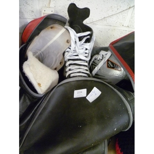 2224 - Pr. of Veriflex Black Magic roller skates - size 9, pr. of Agility CCM ice skates size 41 - in holda... 