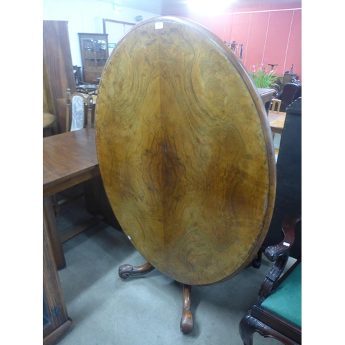 208 - A Victorian walnut oval tilt top breakfast table