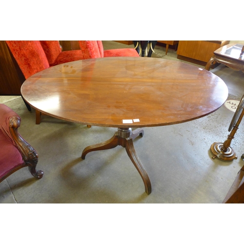 229 - A George IV maghogany oval loo table