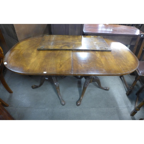 269 - A Regency style mahogany pedestal dining table