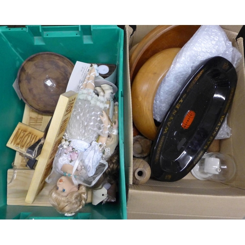 1181 - Nine boxes of decorative and household items, mirror, planter, etc. **PLEASE NOTE THIS LOT IS NOT EL... 