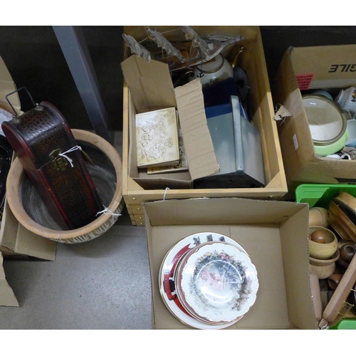 1181 - Nine boxes of decorative and household items, mirror, planter, etc. **PLEASE NOTE THIS LOT IS NOT EL... 