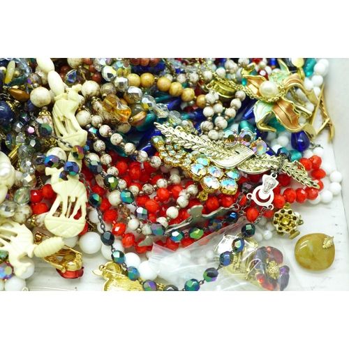 681 - Bead necklaces and other costume jewellery