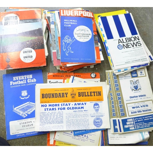 731 - Football programmes (126) including Manchester United, Chelsea, Nottingham Forest, Liverpool, Leeds,... 