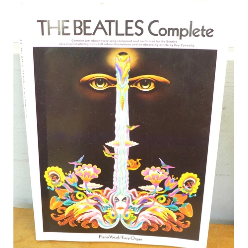 777 - The Beatles Complete Piano book