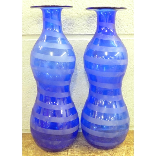 830 - A pair of blue glass vases and three other art glass vases