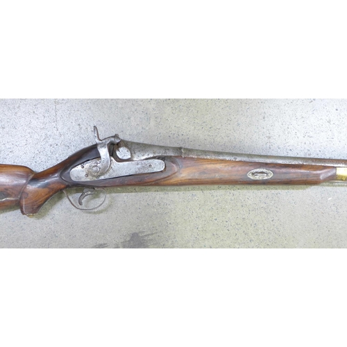 839 - A heavy, 18th Century rifle, with rosewood butt/stock, no markings, a/f, length 135cm, (approximatel... 