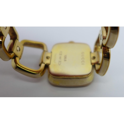 854 - A lady's Gucci wristwatch with box