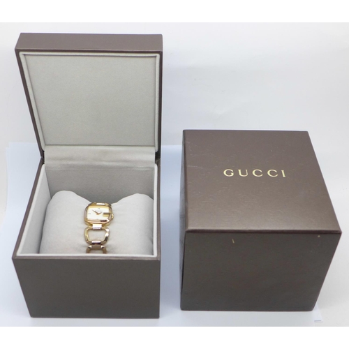 854 - A lady's Gucci wristwatch with box