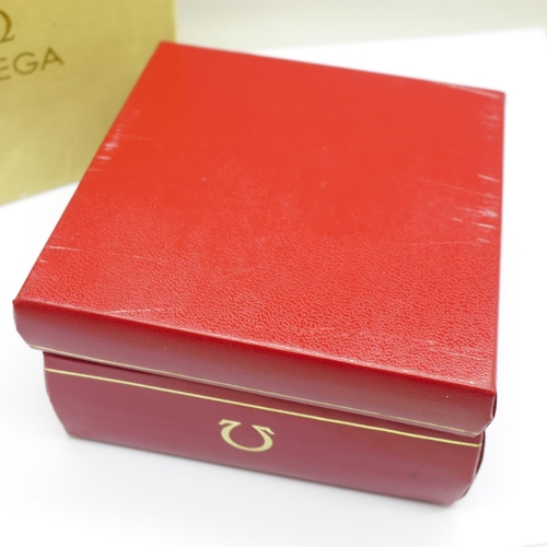 890 - A 9ct gold Omega manual wind wristwatch, case back engraved, with 9ct gold buckle, boxed