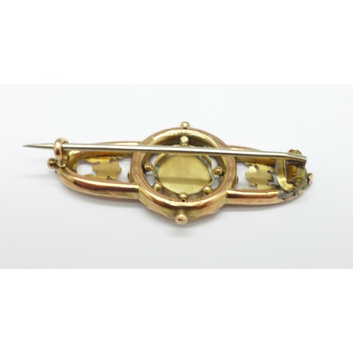 961 - A 9ct gold brooch, 3.4g, repaired