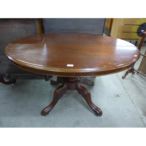 213 - A Victorian mahogany oval tilt-top breakfast table