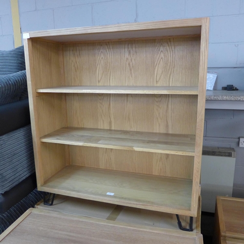 1644 - A Logan low bookcase