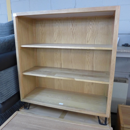 1645 - A Logan low bookcase