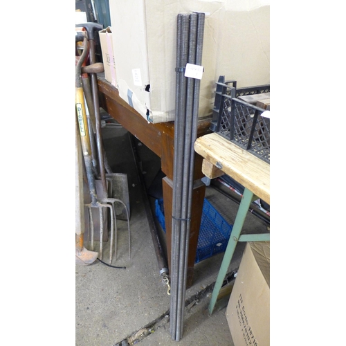 2387 - 6 Lengths x 1 mtr threaded steel bar