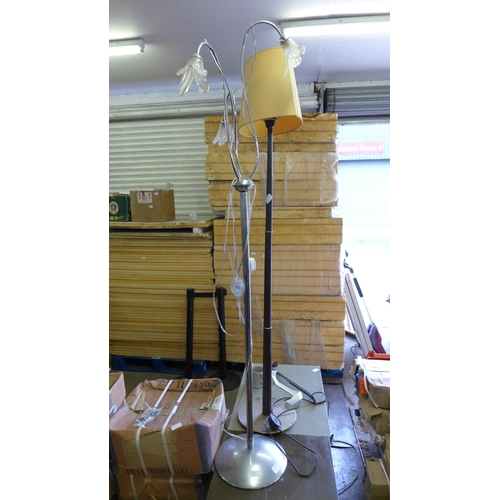 2470 - 3 head chrome floorlamp, vintage wooden standard lamp with shade