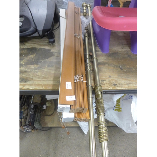 2486 - 2 Wooden blinds with fittings, 2 brass curtain poles with fittings