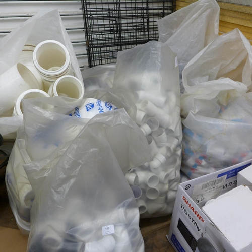 2549 - 5 Bags & 1 box of various plumbing fittings inc. Mcalpine mechanical fittings, plus 1¼