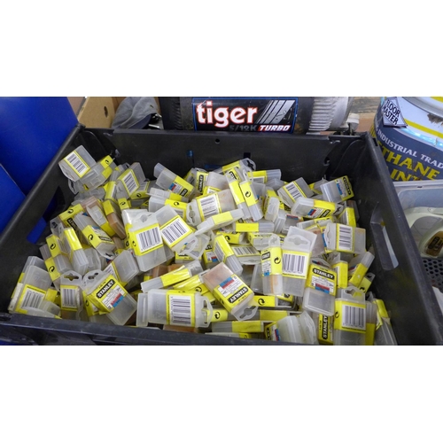 2556 - Tub containing large qty. of packs of Stanley screwdriver bits (PZ2)