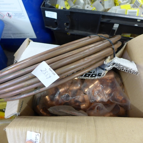 2559 - Box of copper pipe fittings with reel of copper pipe