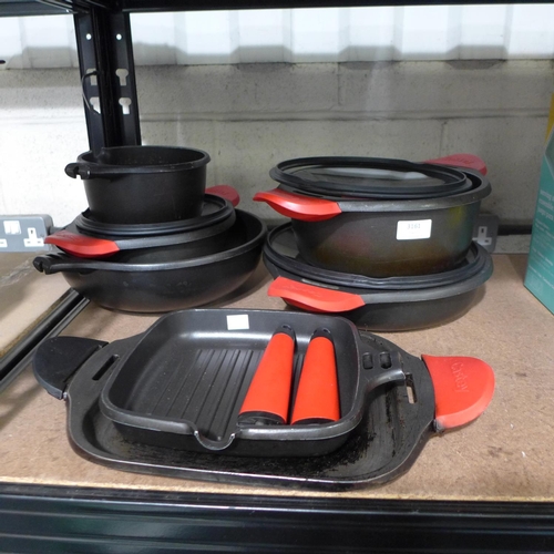 3161 - A Castey cookware set (damaged/scrap) * This lot is subject to VAT