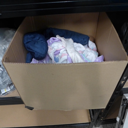 3333 - A box of mixed children's clothing - various sizes * this lot is subject to VAT