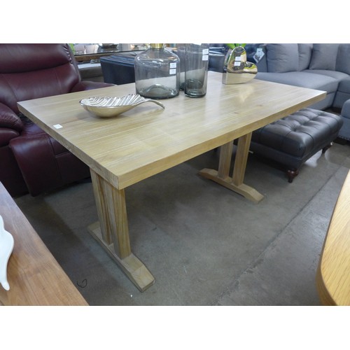 1392 - A rustic timber dining table