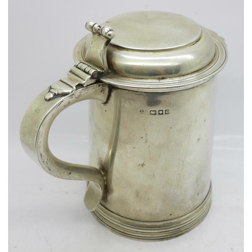 666 - A George II style silver lidded tankard, with a shaped hinged lid and scrolled thumb piece, hallmark... 