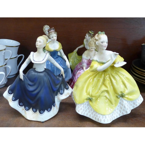 689 - Six Royal Doulton figures