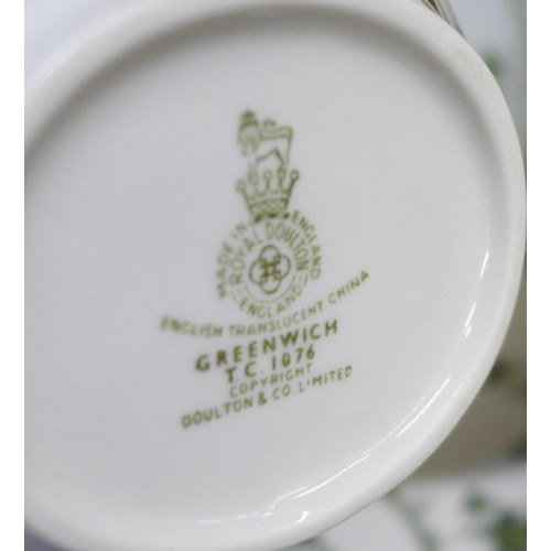 704 - Royal Doulton Greenwich dinnerwares in green, TC1076, comprising six dinner, tea and side plates, tw... 