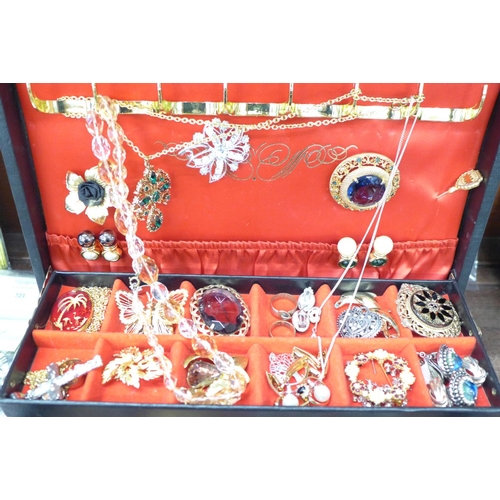 725 - Fashion and costume jewellery in a jewellery box