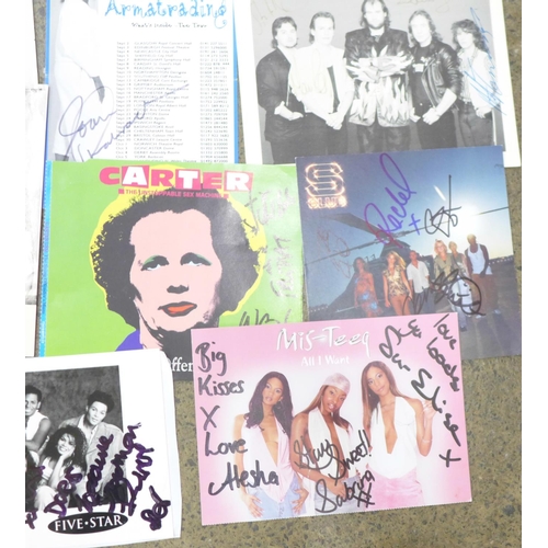 726 - Pop music autographs, Kim Wilde, S Club 7, Nik Kershaw, etc.