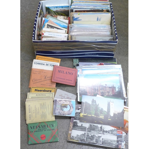 781 - A collection of postcards and photo books